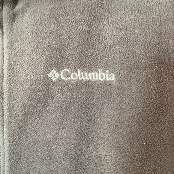 Columbia Gray and Black Fleece Vest - Picture 2 of 4